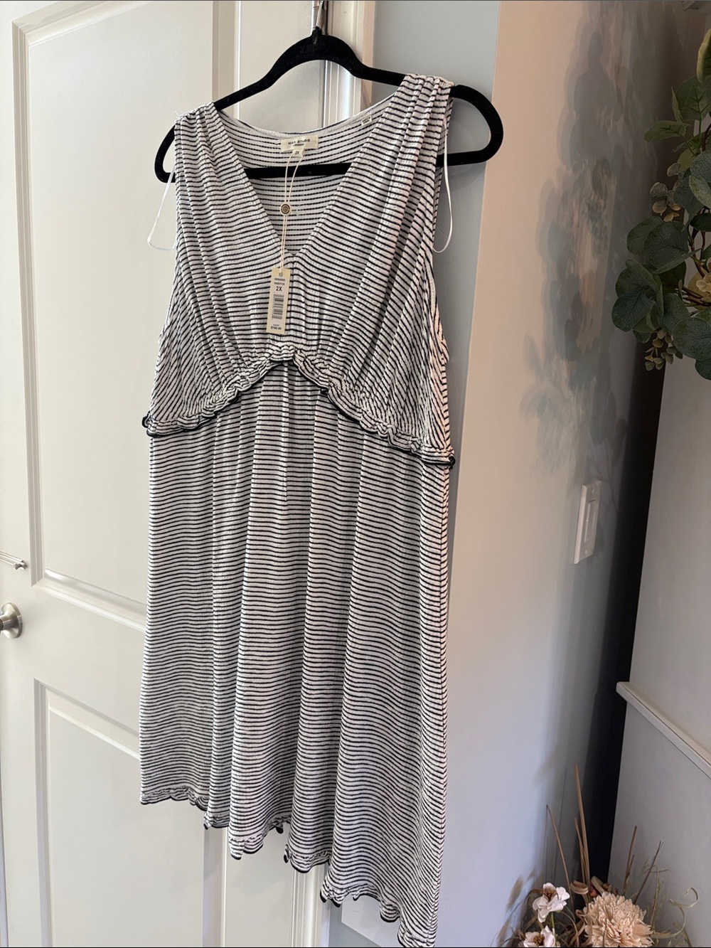 Max Studio Black & White Striped V-Neck Sleeveless Tunic